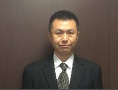 【総務部 人事担当】小山 智永（こやま とものり）